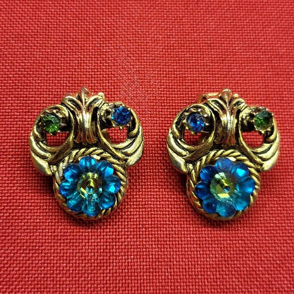 Vintage Gold Tone Green and Blue Rhinestones Clip Earrings - Picture 3 of 9